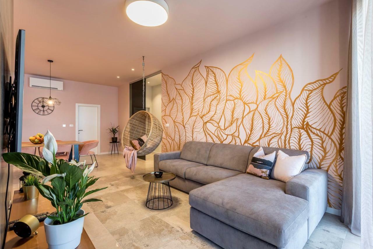 Luxury Apartment With Hot Tub Omiš Exterior foto